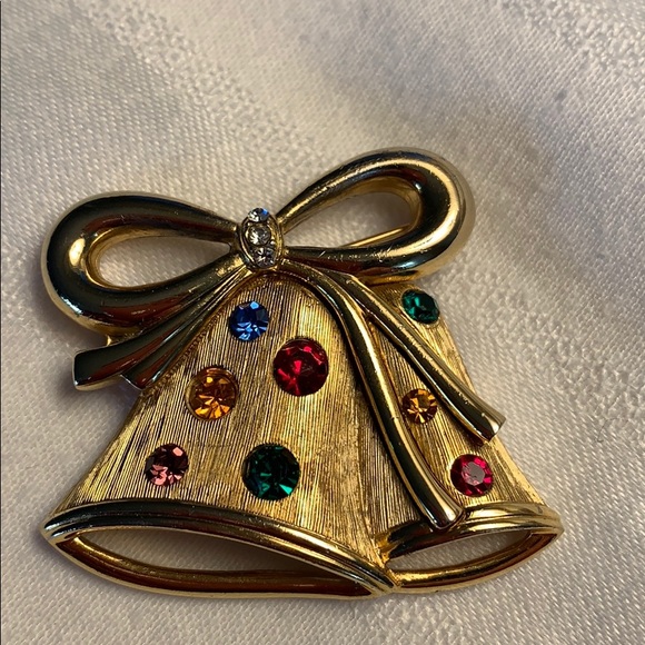 VTG Christmas Brooch Pins Bells, Tree & Horse Drawn  Sleigh VTG Holiday Brooches - Picture 9 of 12